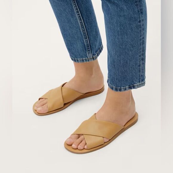 NEW Everlane The Day Crossover Sandal in Light Taupe leather - Picture 3 of 5